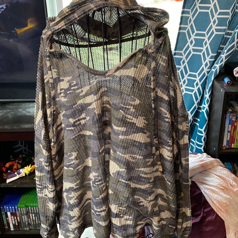 Waffle knit hooded shirt